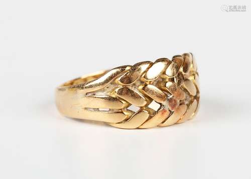 A late Victorian 18ct gold keeper ring in a woven design, Ch...