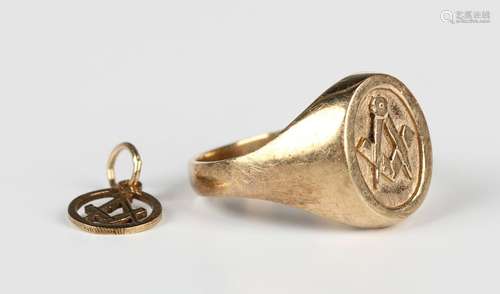 A 9ct gold Masonic signet ring with a square and compasses m...