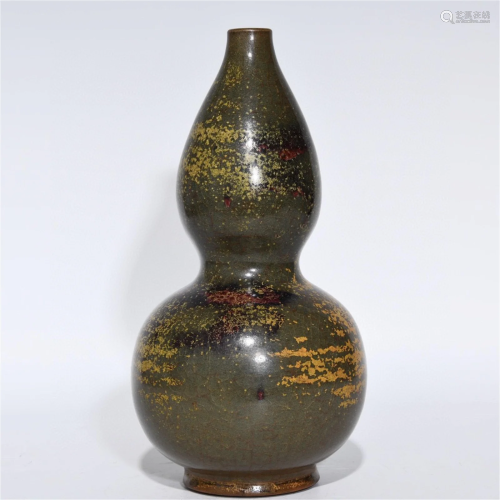 A Chinese Jun-Type Glazed Porcelain Double Gourd Vase