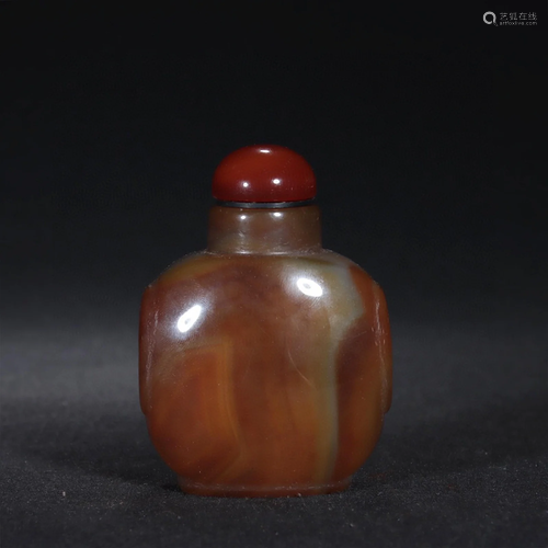 A Chinese Carved Agate Snuff Bottle