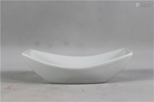 A Chinese White Glazed Porcelain Tea Boat