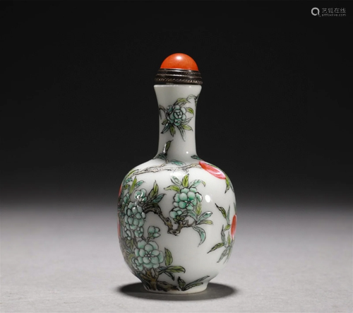 A Chinese Famille-Rose Glazed Porcelain Snuff Bottle