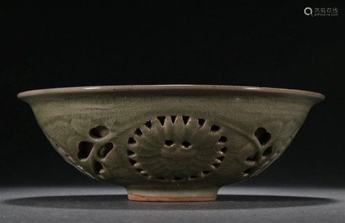 A Chinese Longquan Celadon Glazed Porcelain Bowl