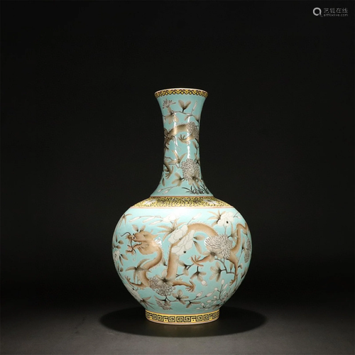 A Chinese Famille-Rose Glazed Porcelain Vase