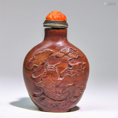 A Chinese Carved Agate Snuff Bottle