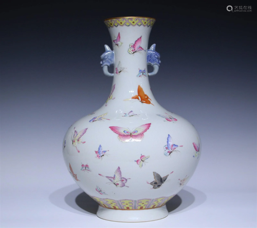 A Chinese Famille-Rose Glazed Porcelain Vase