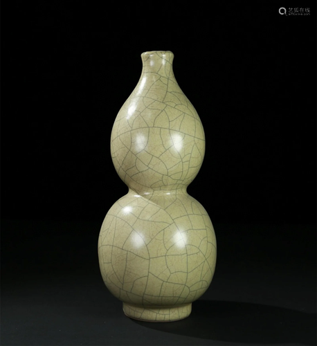 A Chinese Ge-Type Glazed Porcelain Double Gourd Vase