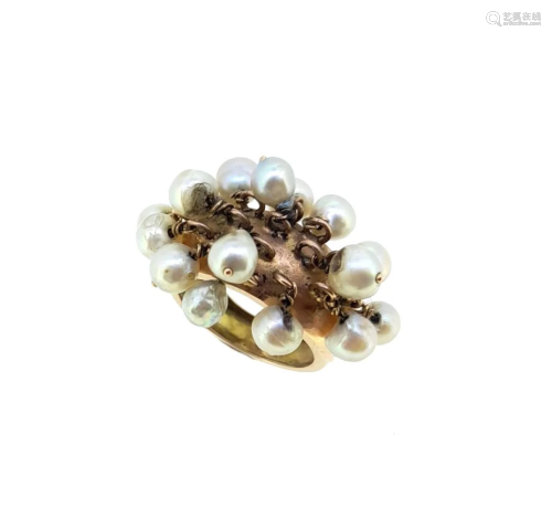 A cultured freshwater pearl dress ring,
