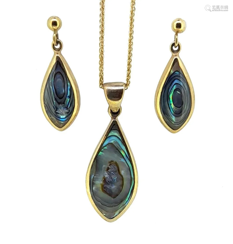 A 9ct gold abalone shell pendant and ear pendant suite,