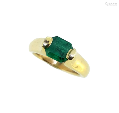 An emerald dress ring,