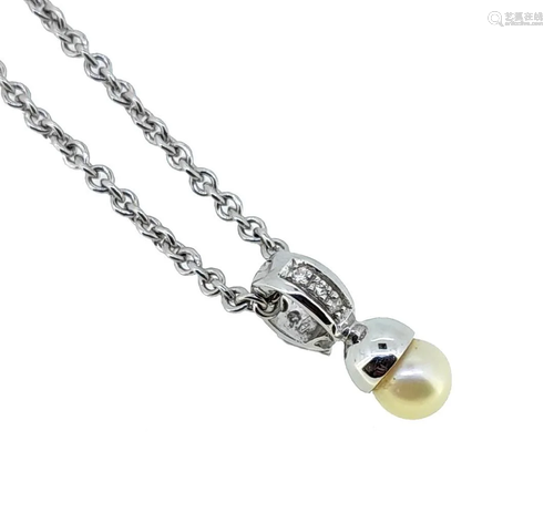 An 18ct gold pearl pendant and chain,