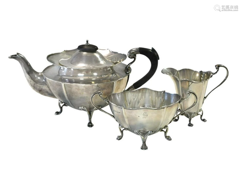 An Edward VII silver three-piece silver tea set,