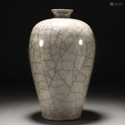 A Chinese Guan-ware Vase Meiping