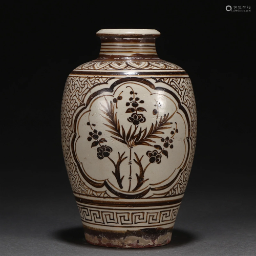 A Chinese Jizhou-type Vase Meiping