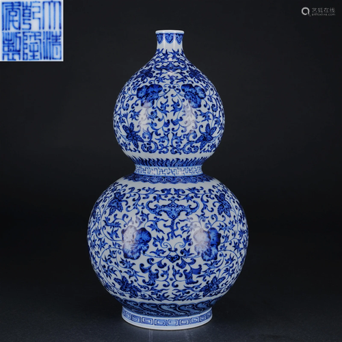 A Chinese Blue and White Double Gourds Vase