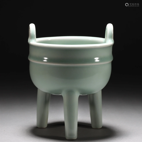 A Chinese Longquan Celadon Glaze Tripod Censer