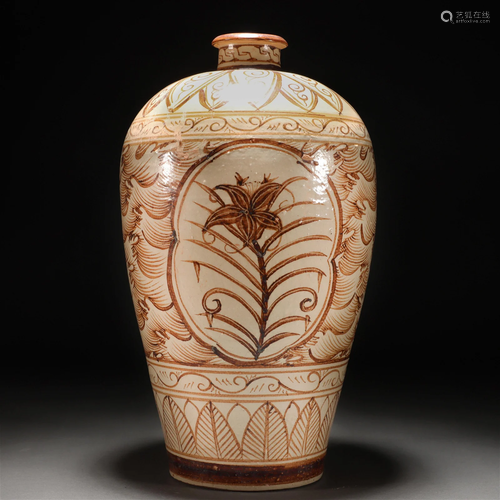 A Chinese Jizhou-ware Vase Meiping