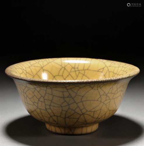 A Chinese Ge-ware Crackle Bowl