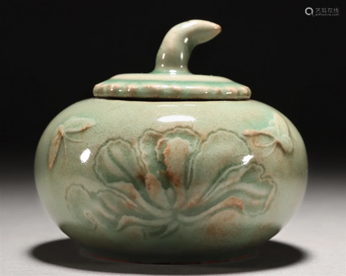 A Chinese Longquan Celadon Glaze Jar with Cover