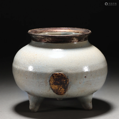 A Chinese Ru-ware Tripod Censer