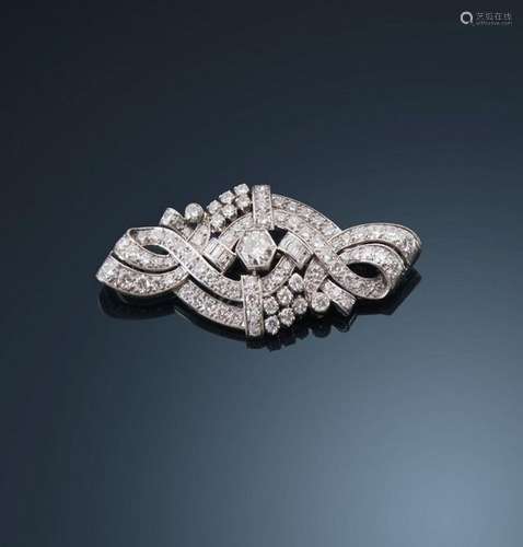 BROCHE ART DECO, dit « bijou blanc », vers 1930.<br />
En pl...