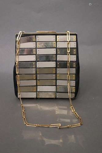 PIERRE CARDIN, Paris <br />
POCHETTE carrée en satin noir co...