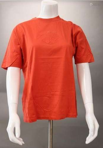 HERMES, Paris<br />
T-SHIRT femme en coton, couleur corail à...