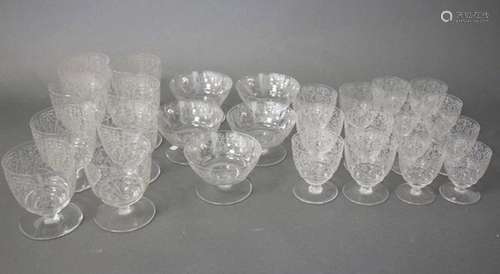 BACCARAT<br />
PARTIE DE SERVICE DE VERRES en cristal, modèl...