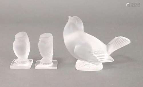 LALIQUE FRANCE<br />
UN OISEAU et DEUX MOINEAUX en cristal m...