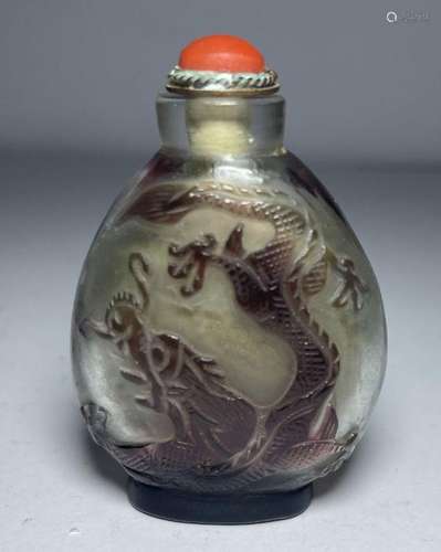 A CHINESE PEKING GLASS SNUFF BOTTLE, QING DYNASTY (1644-1911...