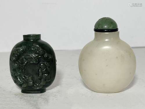 A CHINESE CARVED SPINACH JADE SNUFF BOTTLE AND A WHITE LIDDE...