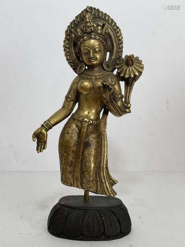 A CHINESE TIBETAN GILT BRONZE BUDDHA, 19TH CENTURY OR EARLIE...