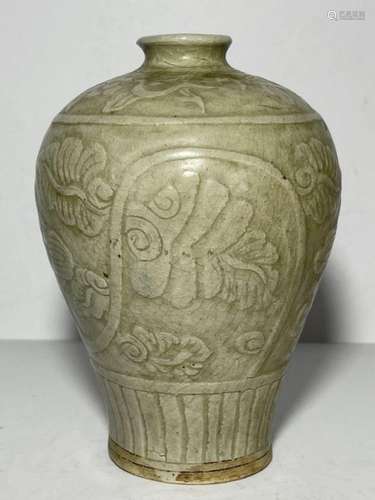 A CHINESE LONGQUAN TYPE CELADON MEIPING, PROBABLY SONG DYNAS...