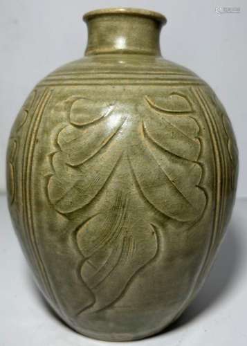 A CHINESE CELADON CARVED VASE, PROBABLY SONG DYNASTY OR LATE...