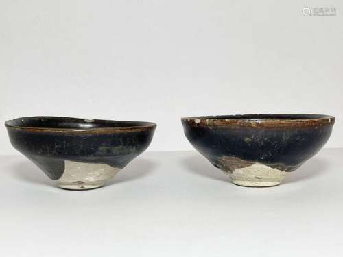 A PAIR OF CHINESE BOWLS