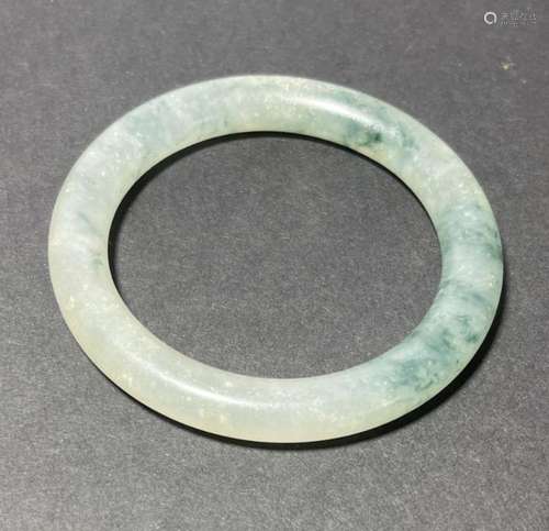 A RARE CHINESE JADE BANGLE, QING DYNASTY (1644-1911)