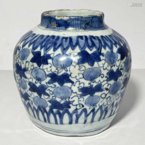 A CHINESE BLUE & WHITE JAR, PROBABLY KANGXI OR EARLIER