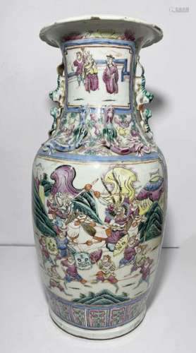 A CHINESE FAMILLE ROSE FIGURAL VASE, QING DYNASTY (1644-1911...