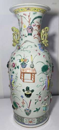 A LARGE CHINESE FAMILLE ROSE EMBOSSED VASE, QING DYNASTY (16...