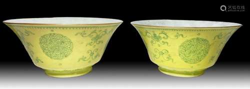 A PAIR OF CHINESE YELLOW GROUND MEDALLION BOWLS WITH QIANLON...