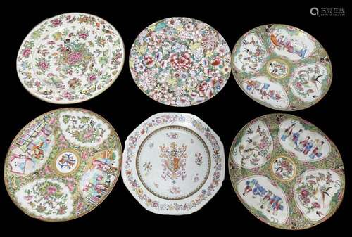 SIX CHINESE FAMILLE ROSE PLATES, ONE ARMORIAL PLATE, 19TH/20...