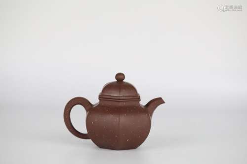 China Yixing purple clay teapot