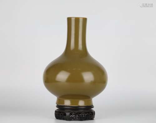 Chinese tea glaze porcelain vase, Qing Dynasty