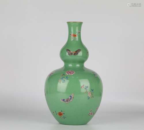 Chinese pastel floral pattern gourd bottle，18th century