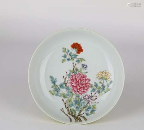 Chinese Fencai floral pattern plate，17th century