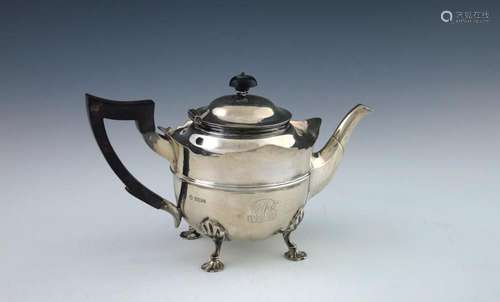 An Edwardian silver teapot, Martin, Hall