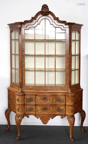 Rococo top cabinet