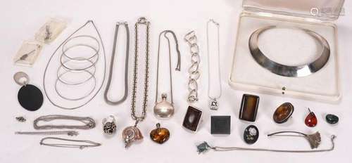 Mixed lot of silver jewellery