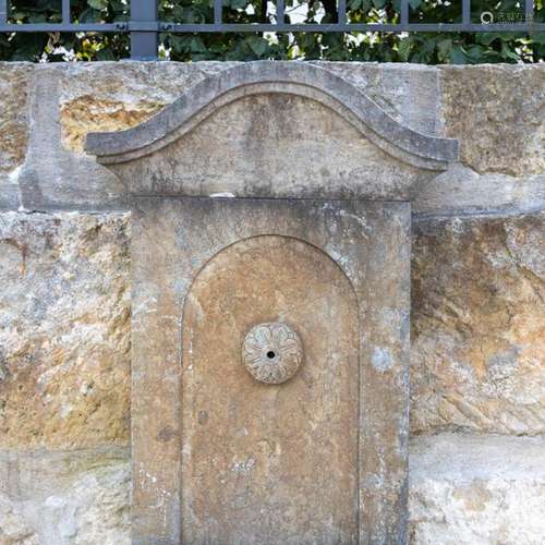 Wall fountain