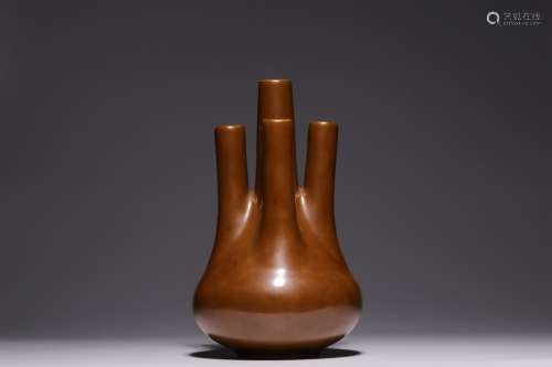 Qing Dynasty Period Of Yongzheng Zijin Glaze Bottle 
, China